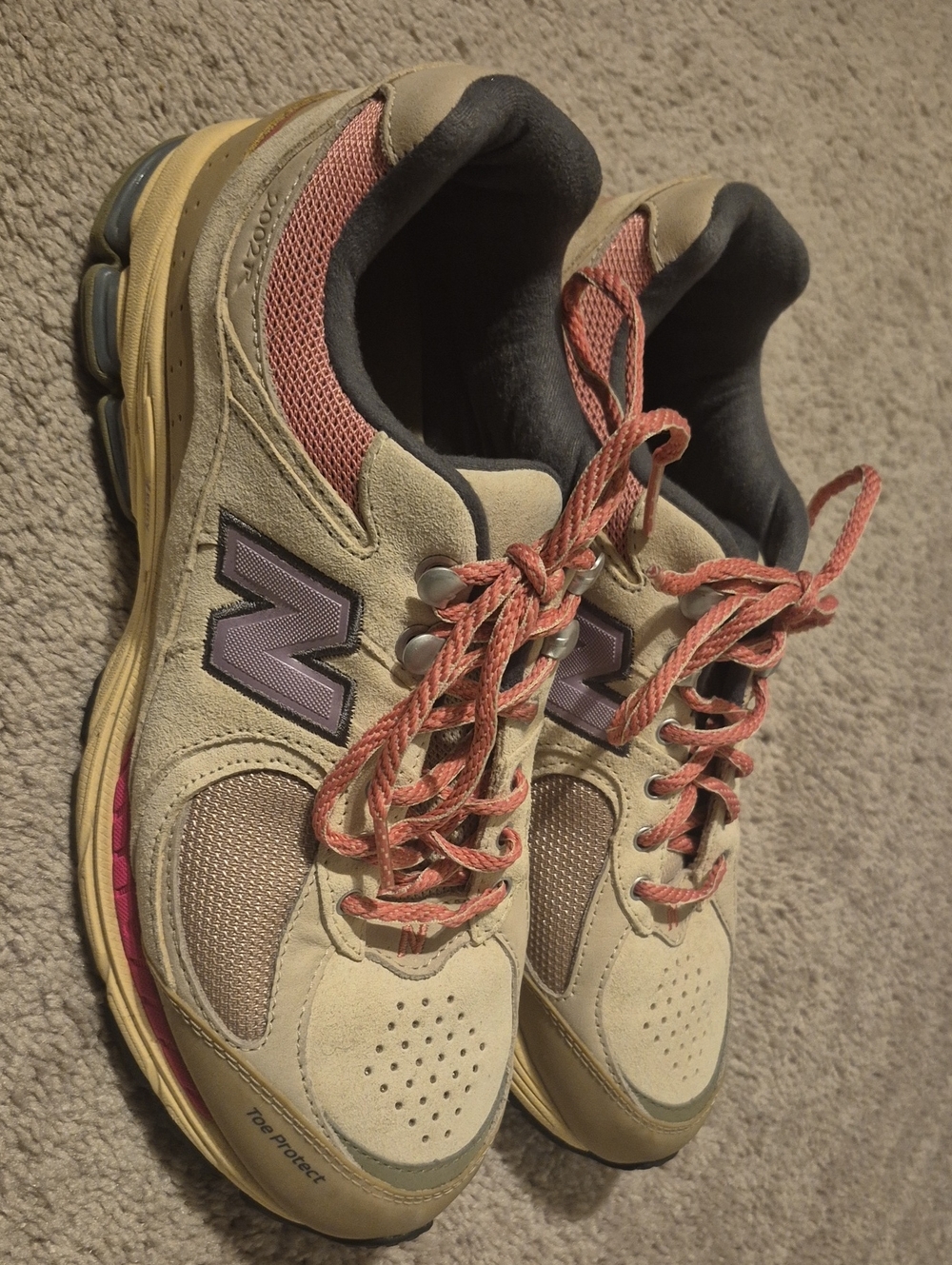 Mens Size 9 New Balance, Gently worn